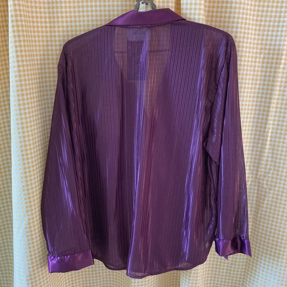 Luxurious pyjama 2 piece set💜 - Picture 4 of 9